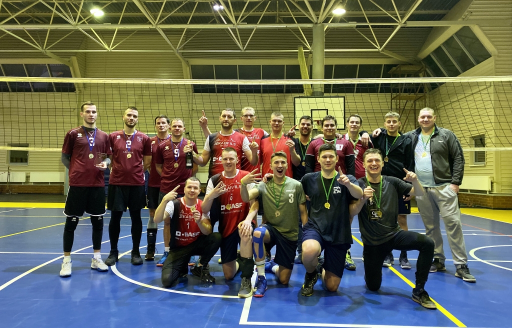 Medaļnieki. “Ziemassvētku kausa” izcīņas sacensību godalgoto vietu ieguvēji Neretā.
Autors: no I. Silava albuma