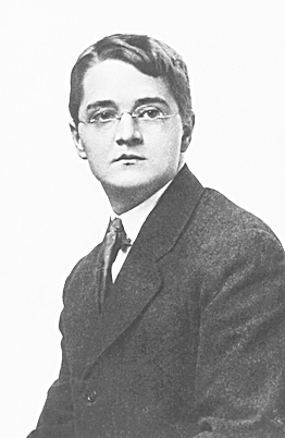 ALEKSANRDS 
VŪLKOTS