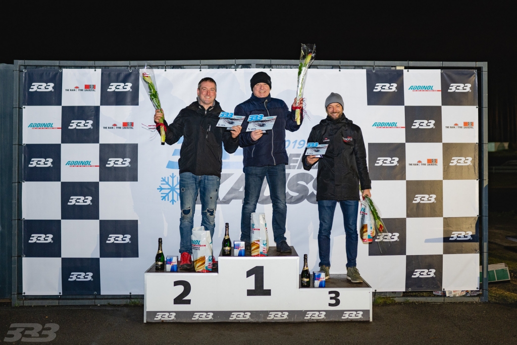 “333” ziemas kausa izcīņas divos posmos līderpozīcijas ieņem Aiz­kraukles braucēji Raivis Galviņš (no kreisās) un Aleksejs Kreipāns.
Autors: no sporta kompleksa “333”