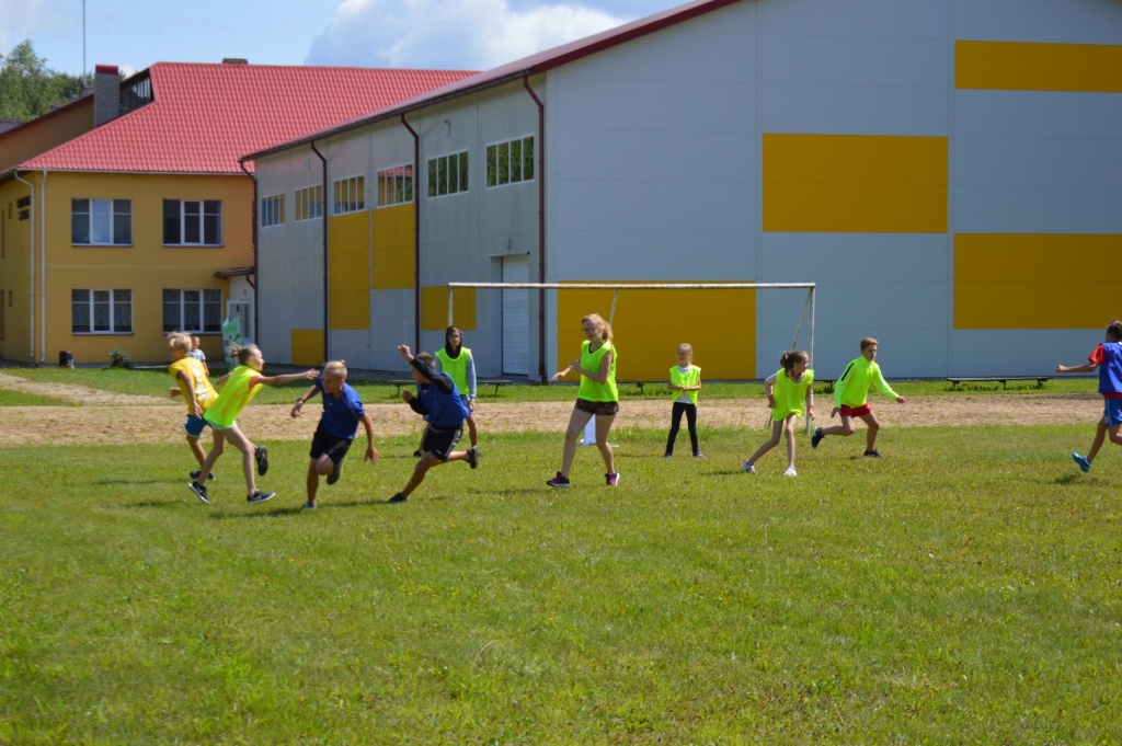 ODZIENAS SKOLĀ vasarās notikušas nometnes bērniem, bet ikdienā lielākoties tā stāv klusa.