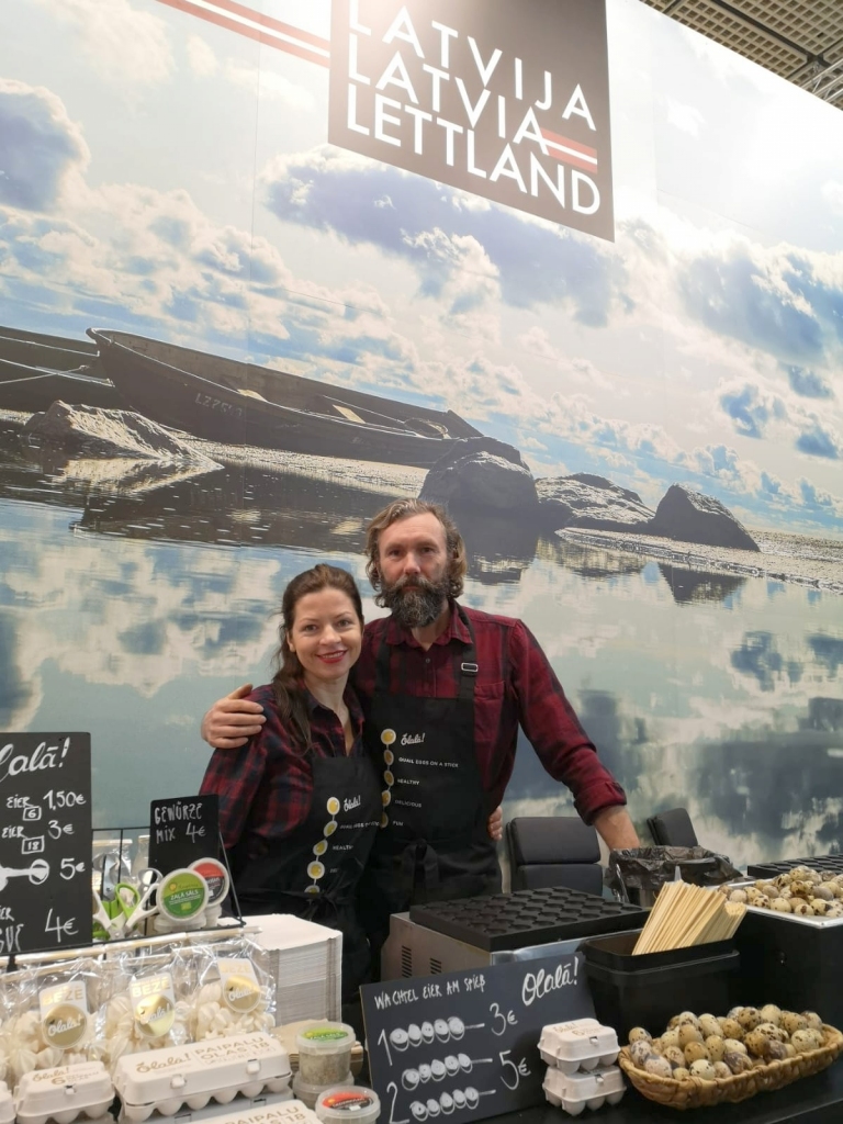 Koknesieši “Zaļajā nedēļā”. Bruno Cīrulis un Baiba Sudmale no uzņēmuma “Rīta putni”. 
Izstādes stenda menedžeres
Autors: Daina Saktiņa