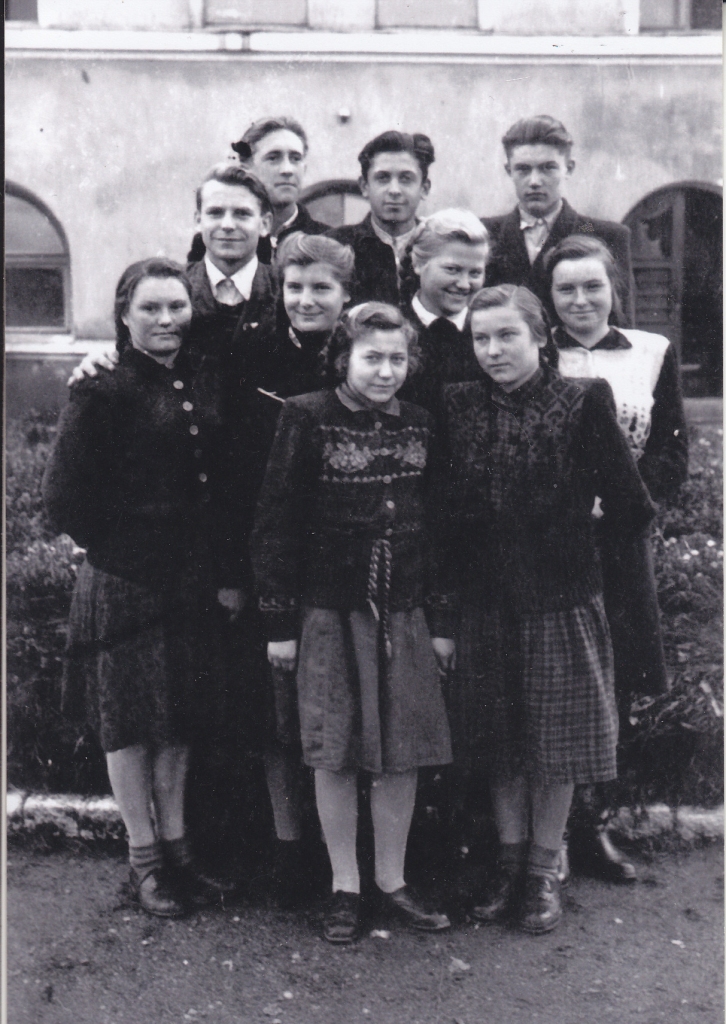Sākot agronoma studijas. 1948. gads. Aleksandrs — otrajā rindā pirmais no kreisās.                                 Foto no Aleksandra Tautvida albuma