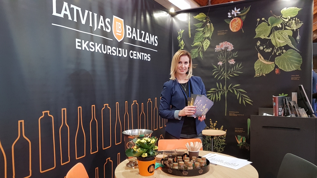 Iepazīt balzama sastāvdaļas. Aicina Diāna Kāpiņa — uzņēmuma “Latvijas balzams” ekskursiju centra gide.