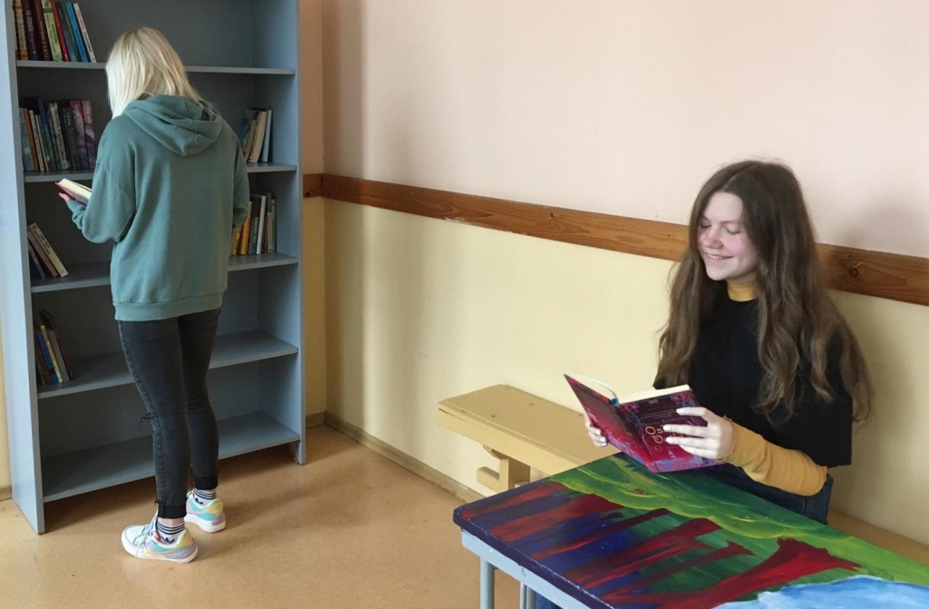 Lai lasa vairāk! Andreja Upīša Skrīveru vidusskolā izveidots brīvās apmaiņas grāmatu plaukts, kurā ikviens var atrast sev interesantu lasāmvielu vai atnest kādu labu grāmatu, ko pats jau izlasījis.
Autors: Danute Podvinska