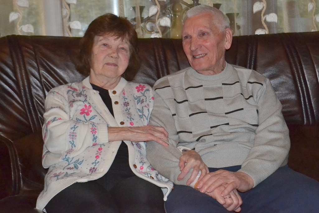 Ar īsto cilvēku līdzās mīlestības svētki ir katru dienu. Koknesieši Zenta un Ernests Skopāni šovasar atzīmēs kopdzīves 55. gadadienu — smaragda kāzas.
Autors: Imants Kaziļuns