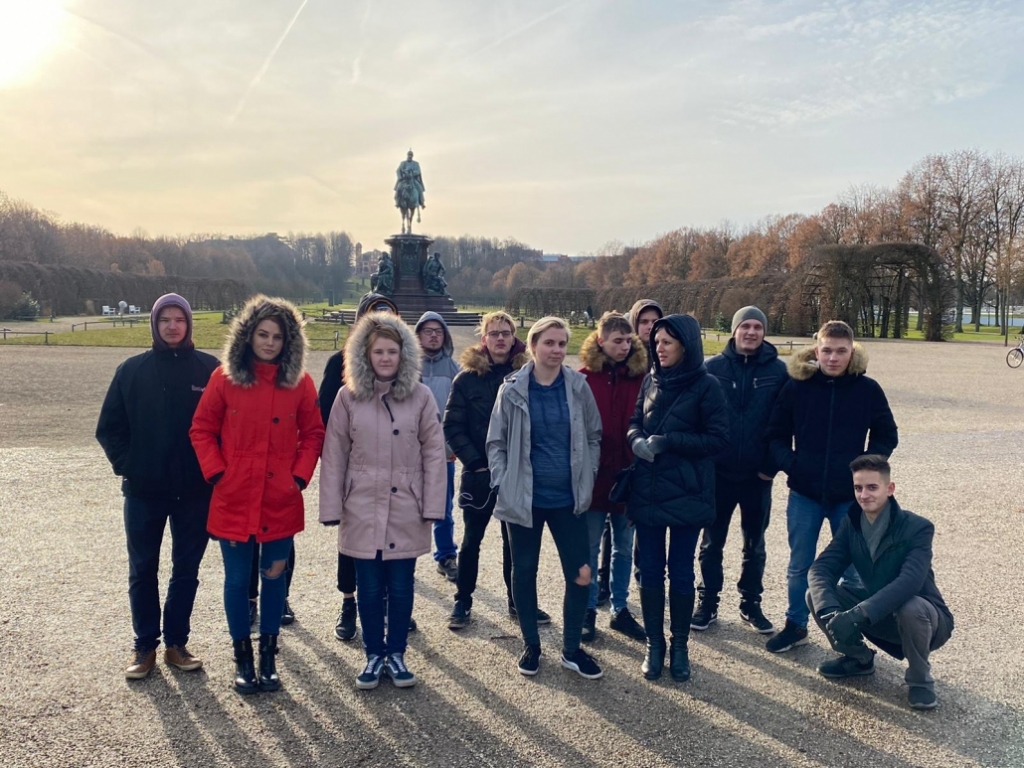 Pieredzes bagātāki. Aizkraukles Profesionālās vidusskolas 12 audzēkņi aizvadīja četras nedēļas praksē Vācijas uzņēmumos.
Autors: no APV