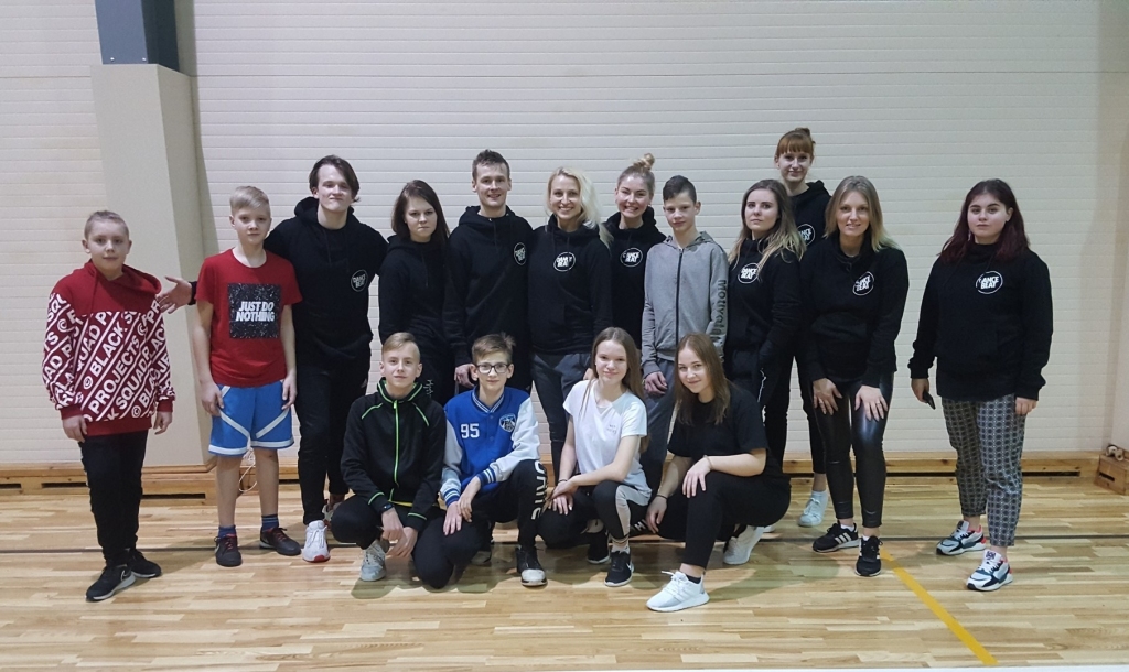 KOPĀ JAUTRĀK — dejotājiem no dažādiem novadiem.
Autors: no Tatjanas Zagorskas albuma