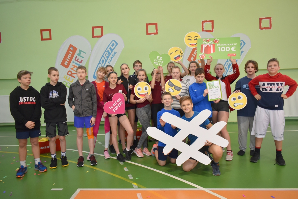 Uzvarētāji — 6.b klases komanda.