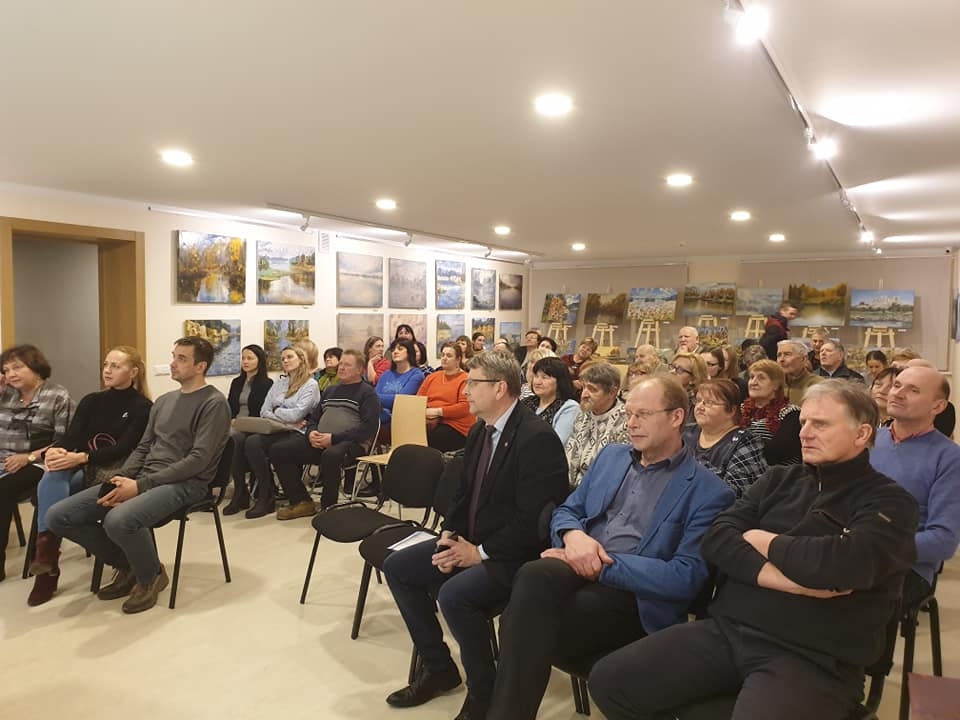 Liela interese. Uz tikšanos ar VARAM pārstāvi Arni Šultu  bija pulcējušies interesenti no Bebriem, Iršiem un Kokneses.
Autors: no www.koknese.lv