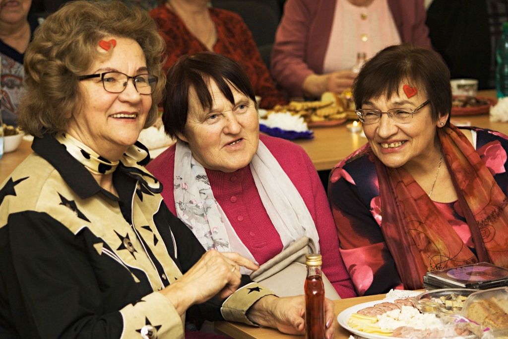 VIETALVĀ SVIN DZĪVI. Terēza Kārkla (no kreisās), Zinaida Jaudzema un Gaida Podniece.
Autors: Uldis Ērglis