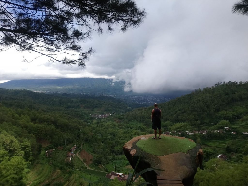 BATU. Platforma, uz kuras drosmīgie var uzkāpt, sajūtot visu lielo ieleju zem kājām.
Autors: no ceļotāju albuma