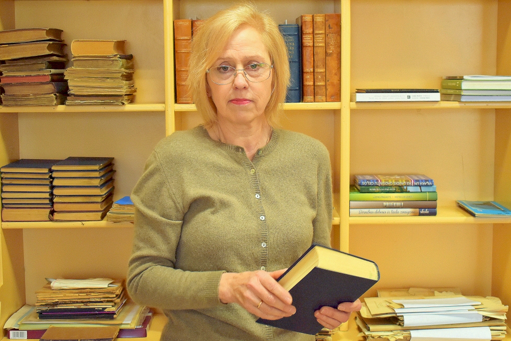 Muzejā, kārtībā, klusumā. Neretiete Marika Sūruma.