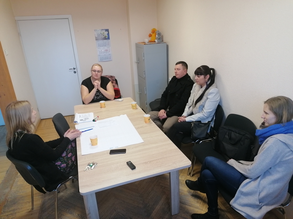 Dažāds maršruts, vienots galamērķis. Uz dzīvi Latvijā atgriezušies reemigranti dalās pieredzē.