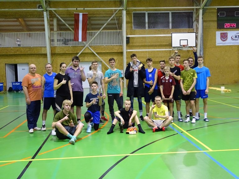 Kurš ir precīzākais tālmetienos? Kokneses sporta centrā aizvadīts trīspunktu metienu konkurss, kurā uzvarēja Rojs Eglītis.
Autors: no Kokneses sporta centra