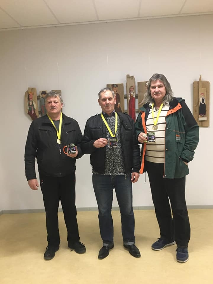 Asie prāti. Zolītes turnīra sērijas otrā posma labākie — 2. vietas ieguvējs Ilgvars Gritāns no Viļāniem (no kreisās), uzvarētājs krustpilietis Arnis Čanders un aizkrauklietis Aivars Bērziņš.
Autors: Ainārs Krastiņš