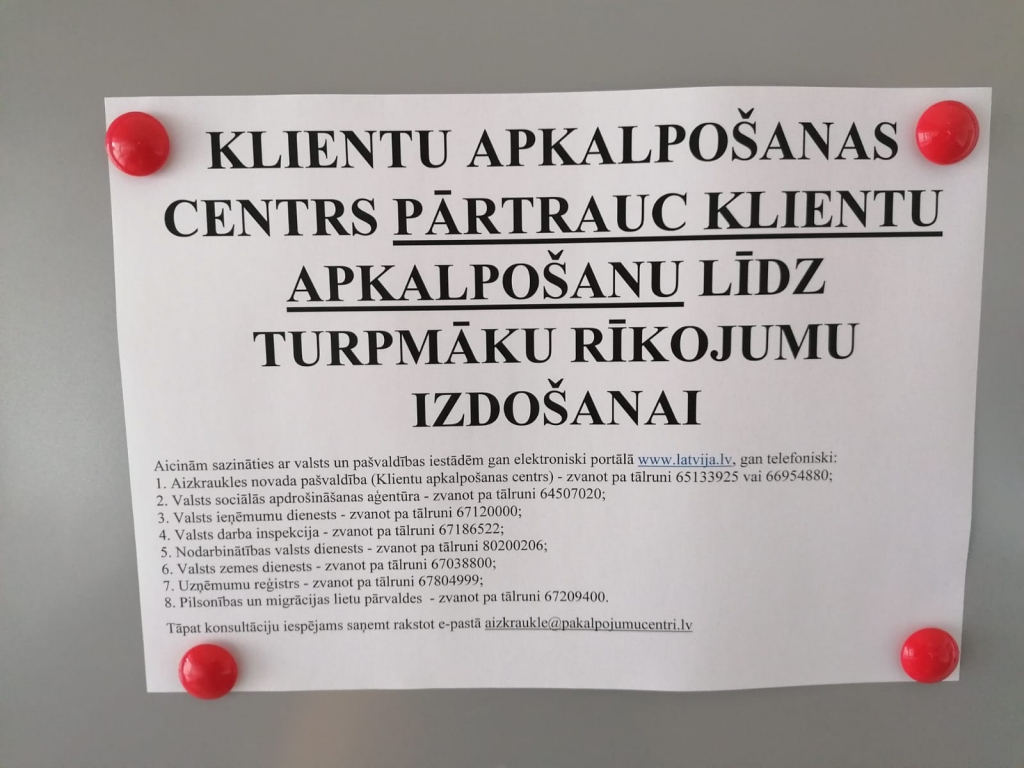 Saistībā ar valstī izsludināto ārkārtējo situāciju valsts un pašvaldības iestādēs klātienē klientus neapkalpo, aicinot pakalpojumus izmantot attālināti. Uz laiku slēgts arī Aizkraukles klientu apkalpošanas centrs.
Autors: Ginta Grincēviča