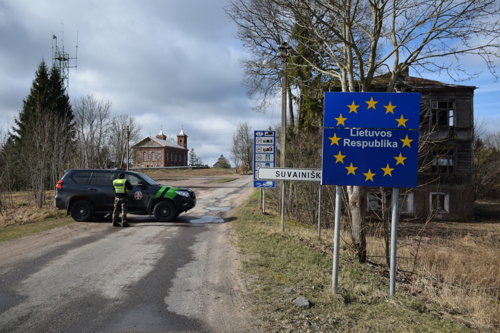 Robeža slēgta. No 14. marta pulksten 18 līdz 30. martam iedzīvotāju kustība robežpunktā uz ceļa Nereta—Suvainišķi pārtraukta. Lietuva valstī ielaiž tikai savus pilsoņus.