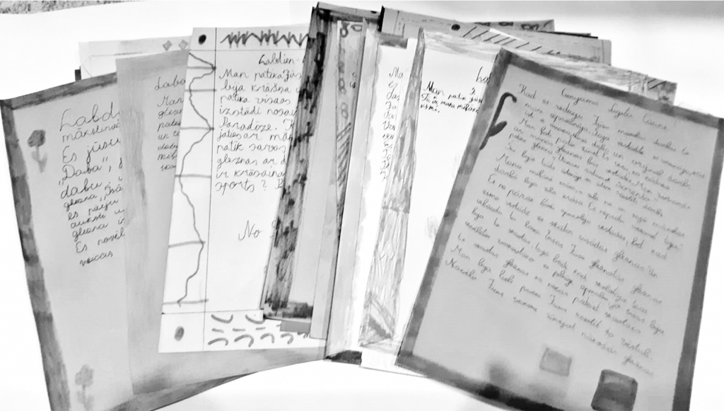 Skrīveru skolēnu vēstules māksliniecei Ligitai Caunei.
Autors: Baiba Dronka