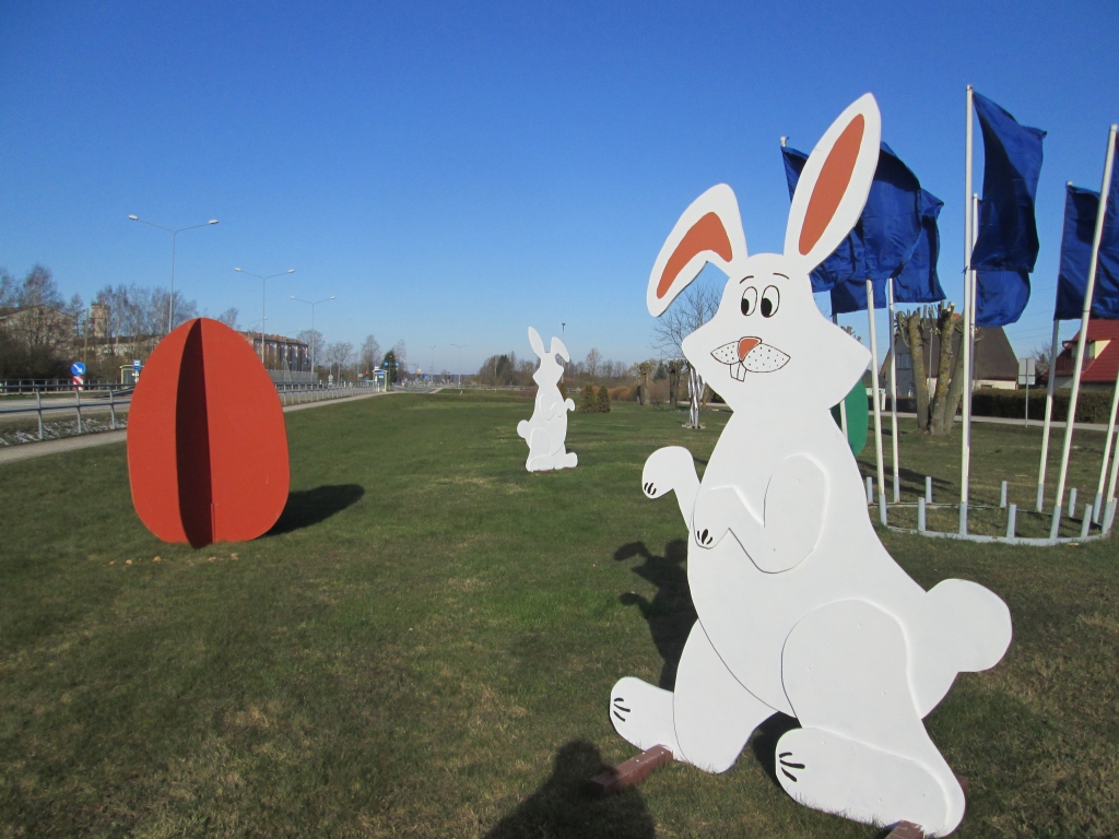 Kārtībai jābūt! Arī Lieldienu zaķi ievēro šajā laikā tik svarīgo ieteikumu — ieturēt divu metru distanci vienam no otra.
Autors: Ināra Sudare