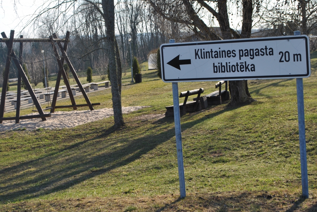 CEĻŠ UZ BIBLIOTĒKU nu ir tukšs un kluss.