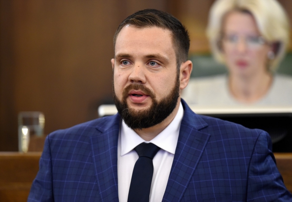 Saeima ekonomikas ministra amatā apstiprināja parlamentārieti Jāni Vitenbergu (KPV LV).