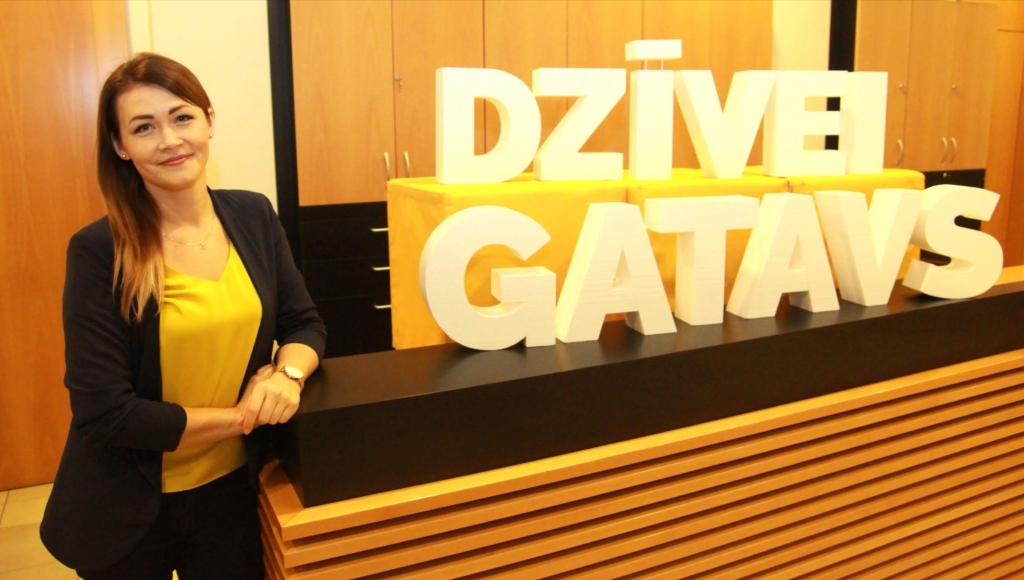 AR SKATU NĀKOTNĒ — Lāsma Mencendorfa.
Autors: no personīgā albuma