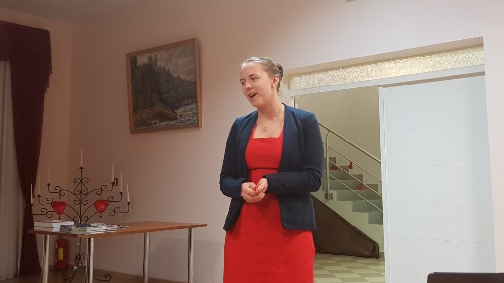 Madara Vēvere ir Latvijas Lauku konsultāciju un izglītības centra (LLKC) Aizkraukles biroja vadītāja un saimnieko arī saimniecībā “Gundegas” Jaunjelgavas novada Seces pagastā.