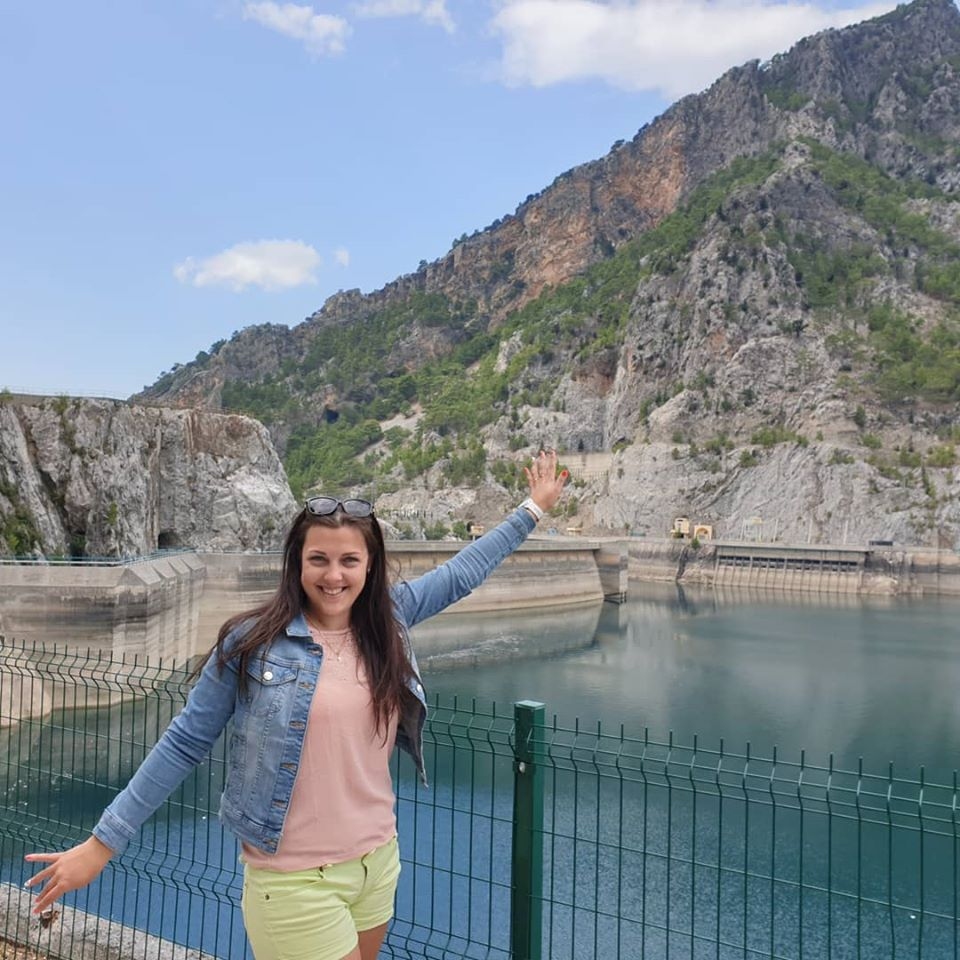 Labais vairo labo. Vienmēr dzīvespriecīgā skrīveriete Simona Galvanovska.
Autors: no personīgā albuma