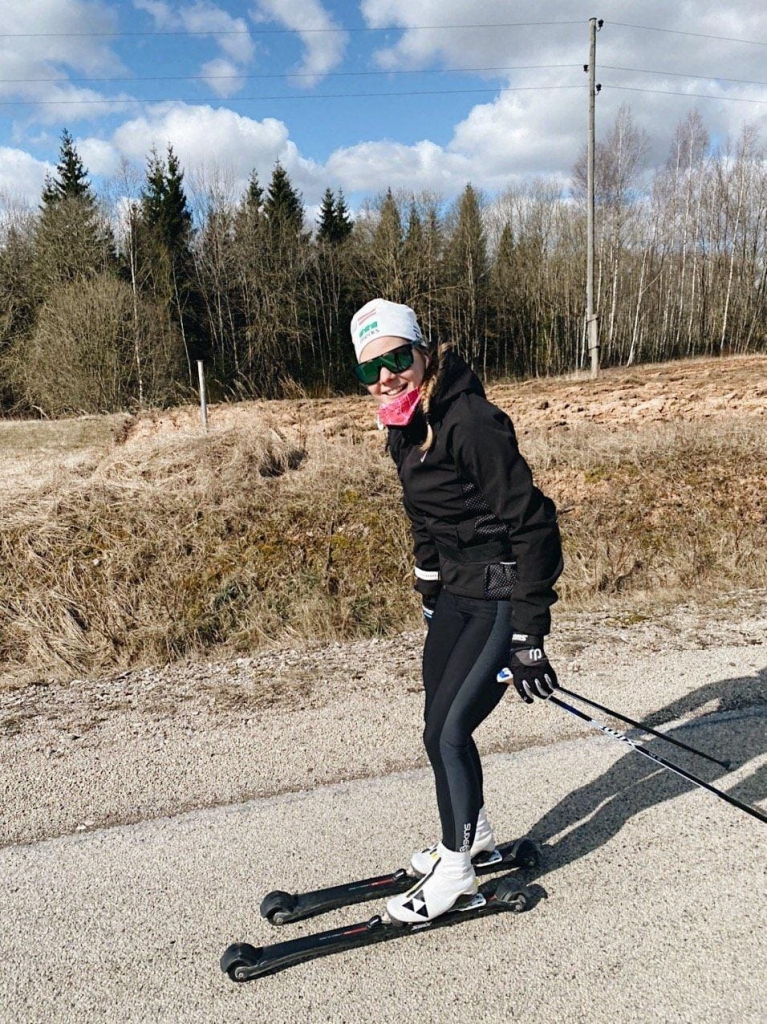Viss notiek! Patrīcija Eiduka ir mājās Vecbebros un cītīgi gatavojas nākamajai sezonai. Treniņu process pielāgots esošajiem apstākļiem — nav sniega, nav  problēmu, ir rollerslidas!
Autors: no personīgā albuma