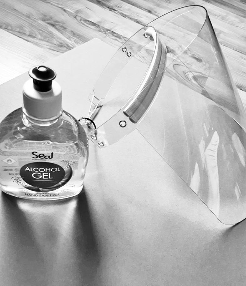 Lai ievērotu piesardzības pasākumus, LSK Viduslatvijas komiteja Kokneses novada brīvprātīgās nodrošināja ar  dezinfekcijas līdzekli un aizsargmasku.
Autors: no Sarkanā Krusta Kokneses nodaļas