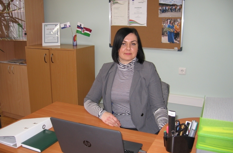 Aizkraukliete Inga Ramane ir brīvprātīgās palīdzības kustības “Paliec mājās” koordinatore Skrīveru, Aizkraukles, Kokneses, Jaunjelgavas, Pļaviņu, Jēkabpils un Madonas novadā.
Autors: no lsm.lv