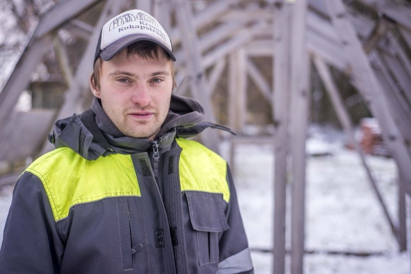 Artis Kronītis, mikrouzņēmuma “Kronīšu kokapstrāde” Neretas novada Zalves pagastā  īpašnieks