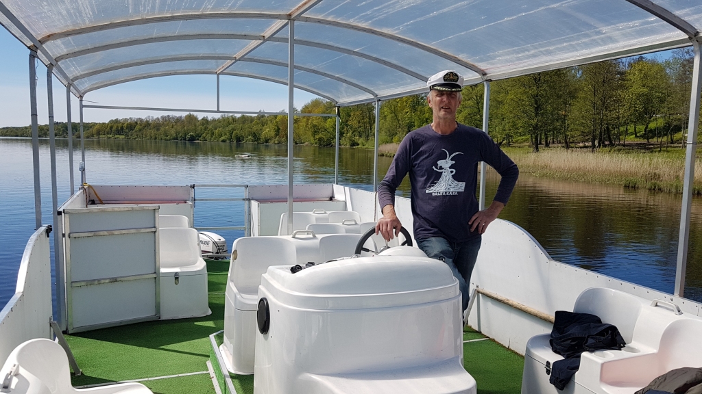 Pirmais brauciens šogad. “Baltās kazas” kapteiņa lomā Jānis Zariņš.