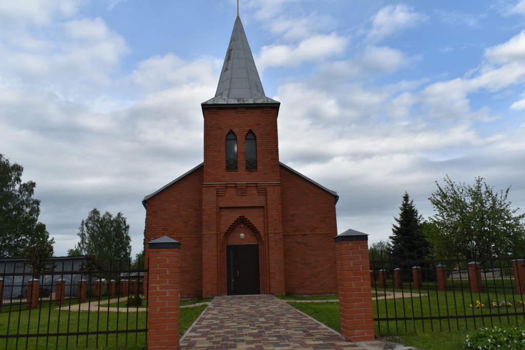 ĒRTS UN SKAISTS. Turpmāk baznīcēni dievnamā ienāks pa jauno bruģēto celiņu.
Autors: Agita Grīnvalde-Iruka