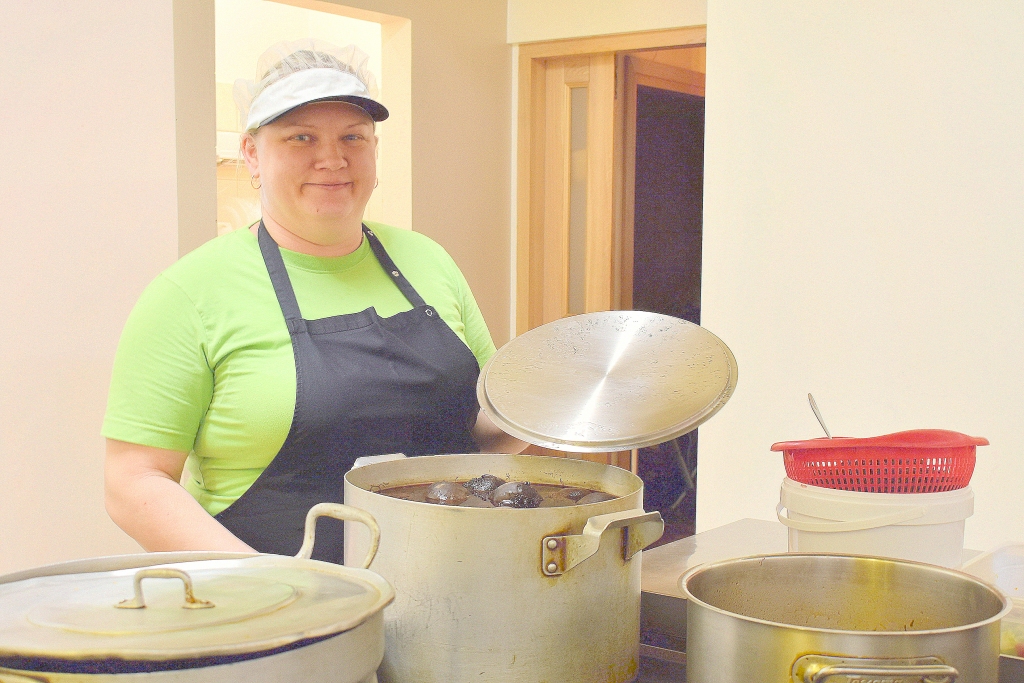 Šodien mierīga un jautra diena. Krodziņa “Rūdolfs” pavāre Vizbulīte Trofimova.
