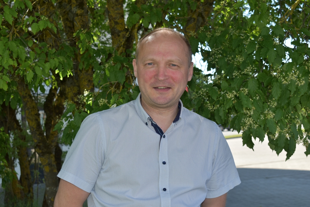 DARI TO, KO LABI PĀRZINI! “Dari savu darbu tā, kā tu gribētu, lai to darītu cits, tad pašam sev nav ko pārmest. Nedaru neko, ko nepārzinu. Ja kaut kas ir svešs, nezināms un tam jāveltī liels laiks, lai apgūtu, iepazītos un pārzinātu, es iepazīstu vai arī vispār nedaru,” saka strūklaku meistars ar doktora grādu Gints Jaudzems.                                                   Autores foto
Autors: autores