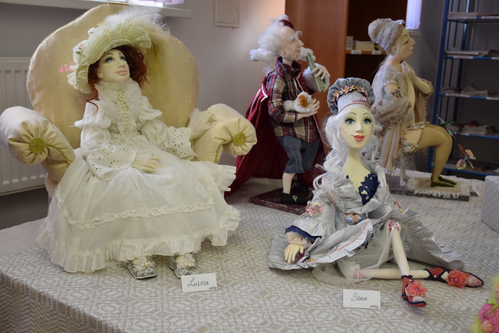 Labdarības izstāde. Skrīveru kultūras centrā no 6. līdz 31. jūlijam apskatāma Dinas Kopānes autorleļļu izstāde, kurā tiks vākti ziedojumi Andreja Upīša Skrīveru vidusskolas bibliotēkas pārbūvei.
Autors: no “Staburaga” arhīva