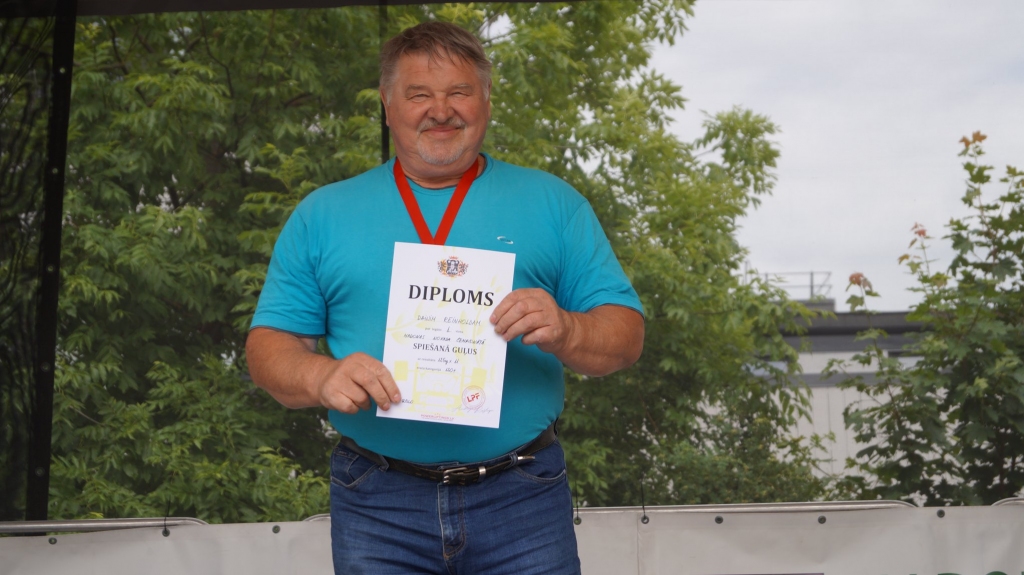 Kaldina komandas panākumu. Dainis Reinholds ar savu sniegumu Aizkraukles sporta centra komandai pievienoja 12 punktus par pirmo vietu.
Autors: no Latvijas Pauerliftinga federācijas