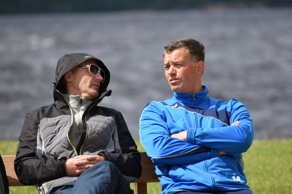 Spēcīgs tandēms. Jānis Zībārts (no kreisās) un Kaspars Sniedzītis, neraugoties uz vējaino laiku, pludmales volejbola sacensībās rādīja lielisku sniegumu un izcīnīja uzvaru.