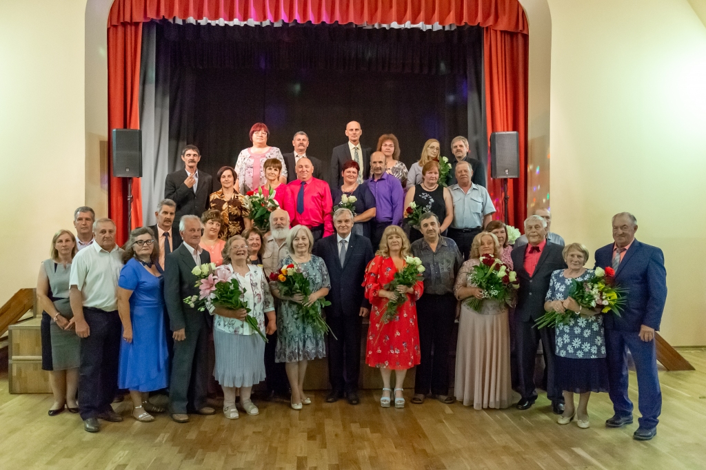 No sudraba līdz smaragda kāzām. Neretas novadā dzīvojošie pāri, kuri kopā divdesmit piecus un vairāk gadu.