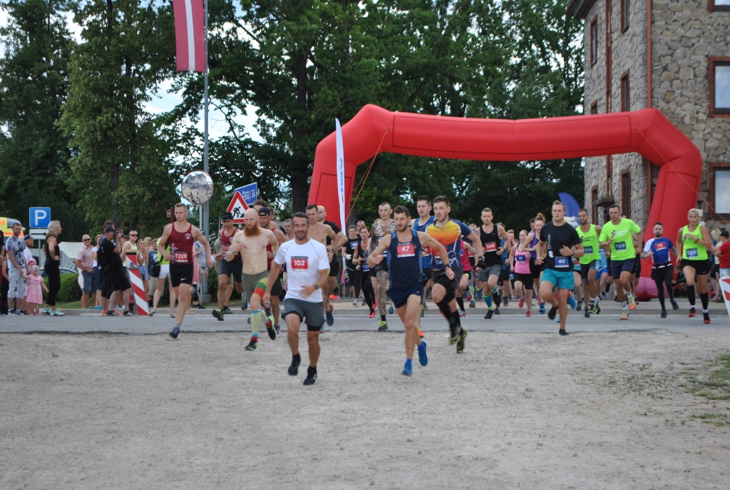 STARTĒ visi drosmīgie.