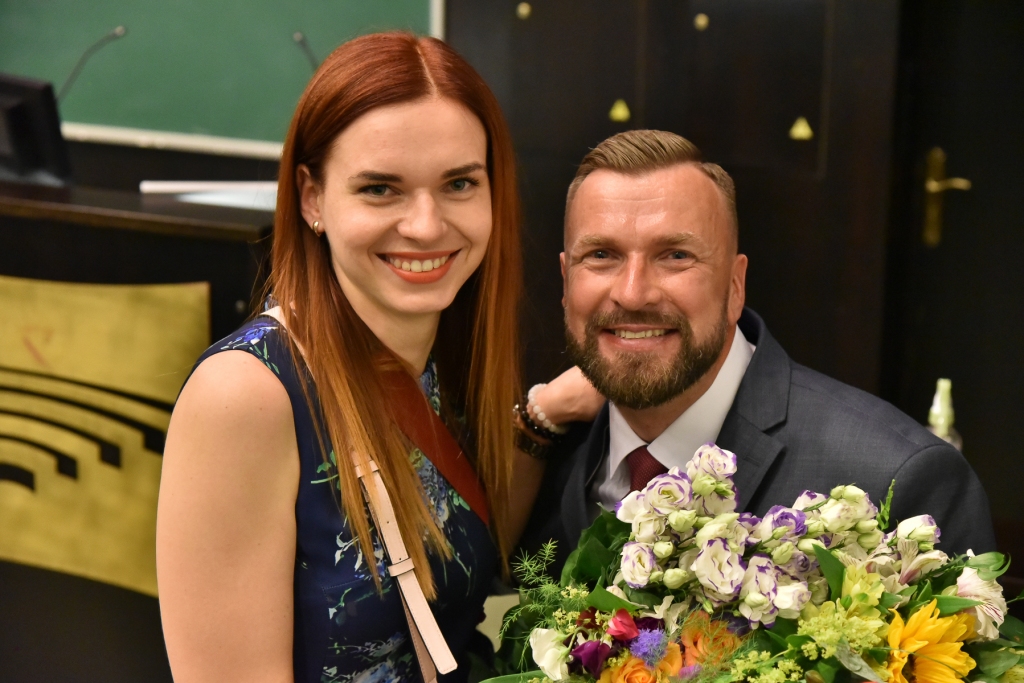 DIVI ĀRSTI. Ints Bruņenieks ar māsu Gundegu pēc doktora disertācijas aizstāvēšanas.
Autors: no ģimenes albuma