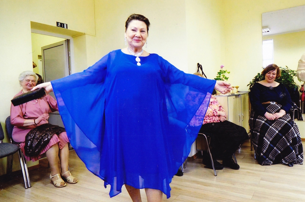 Rozes pārvērtības. Šogad martā Kokneses novada senioru klubiņš “Pīlādzītis” rīkoja modes skati. Tajā piedalījās arī Roze un ieguva elegantākās modeles titulu.
Autors: no “Staburaga” arhīva