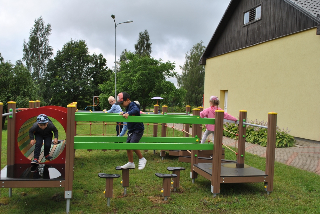 ĀRA LAUKUMS papildināts ar jaunu aktivitāšu iekārtu.
