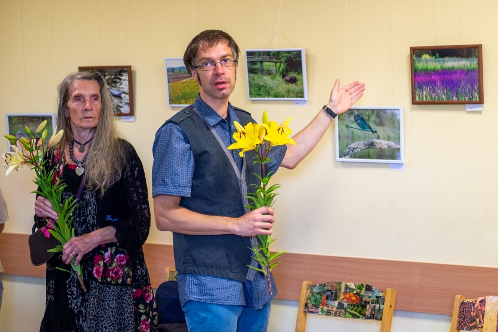 Valts Apinis un mamma Silvija. Par katru no fotogrāfijām autoram ir īpašs stāsts.