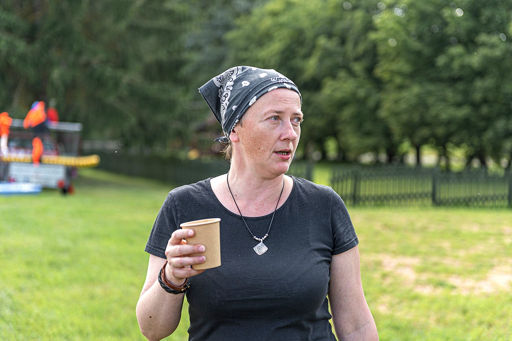 Nogurusi, bet joprojām vērīgu skatienu. “Sēlijas salu” organizatore Daina Alužāne.