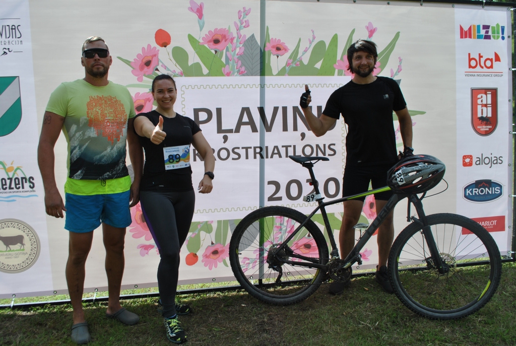 LABA PIEREDZE pļaviņiešiem — Olitai Znotiņai, Agrim Stūrim (no kreisās) un Andrejam Soņecam.