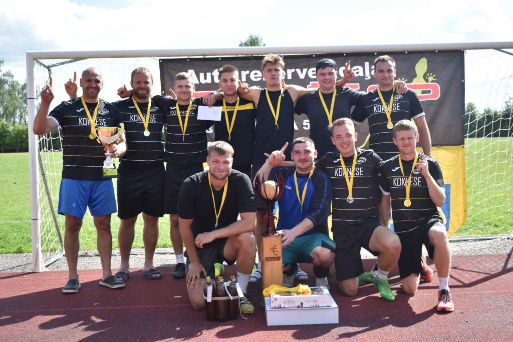 Pelnīta uzvara. Aizkraukles minifutbola čempionāta uzvarētāji no vienības “Kokneses SC”.