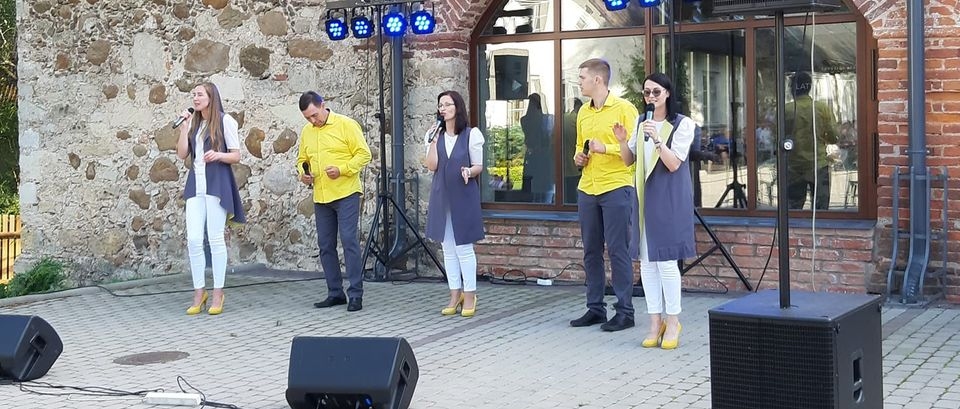 Vokālā grupa “Tikai tā!” — baudījums gan acīm, gan ausīm.
Autors: Agita Grīnvalde-Iruka