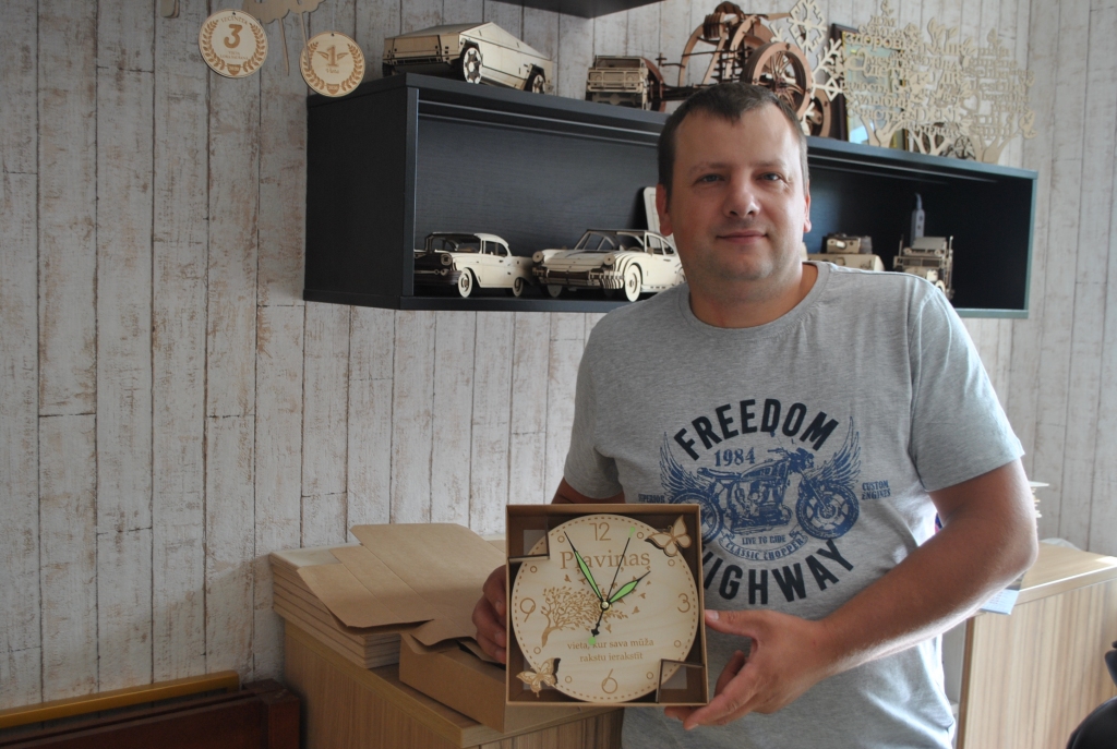 IDEJU NETRŪKST. Oskaram Barkānam top visdažādākie darbi.